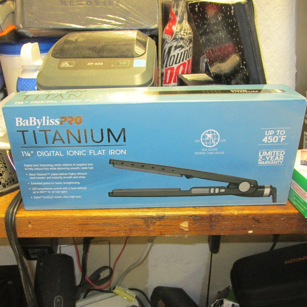Babyliss PRO Titanium 1-1/4in Digital Ionic Flat Iron BT4091UC Black